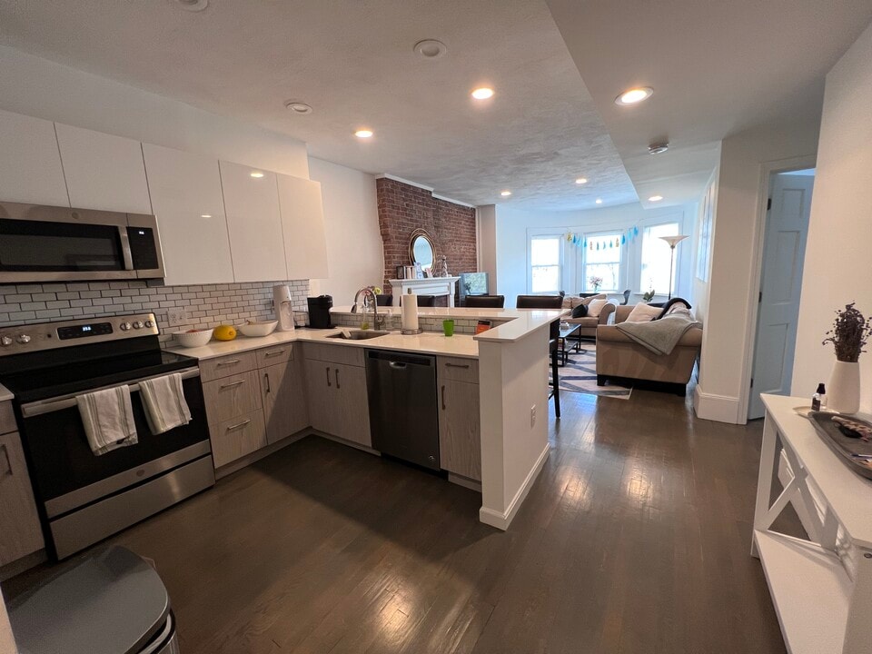 1424 Beacon St, Unit 4 in Brookline, MA - Foto de edificio