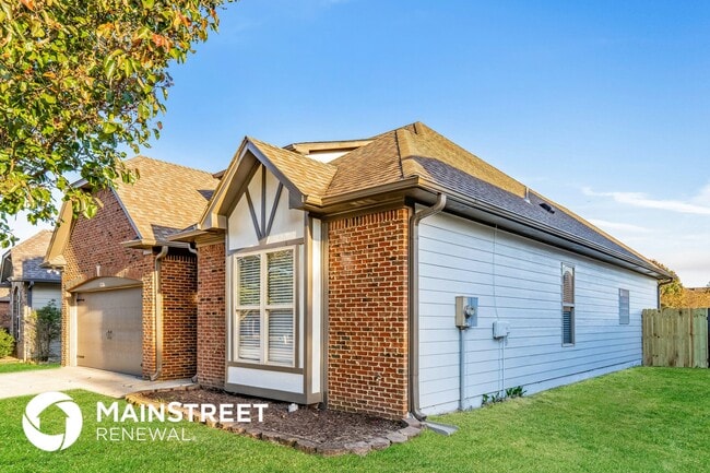 1128 Avalon Dr in Moody, AL - Foto de edificio - Building Photo