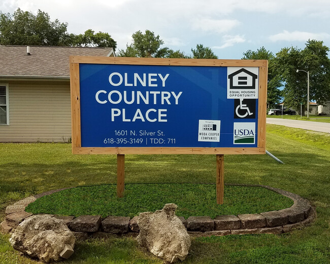 Country Place-Olney in Olney, IL - Building Photo - Building Photo