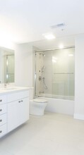 54 Athol St, Unit 1 in Boston, MA - Foto de edificio - Building Photo