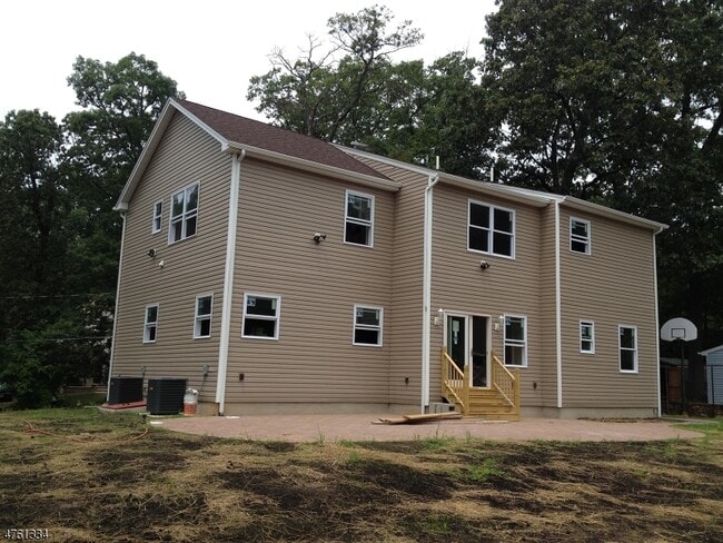 10 Sylvan Ln in Denville, NJ - Building Photo - Building Photo