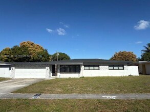 860 W Dayton Cir in Fort Lauderdale, FL - Building Photo - Building Photo