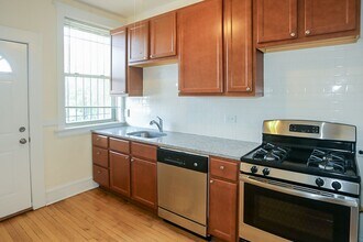 1609 W Berteau Ave, Unit 1607-3 in Chicago, IL - Building Photo - Building Photo
