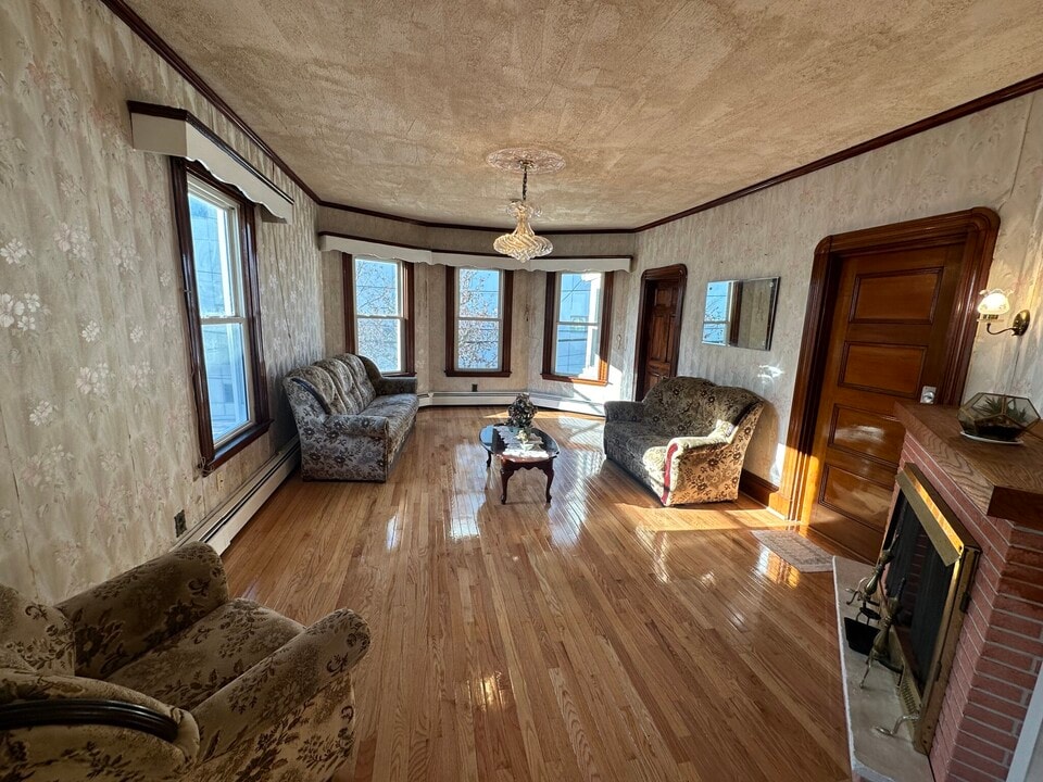 61 Tufts St, Unit 2 in Somerville, MA - Building Photo