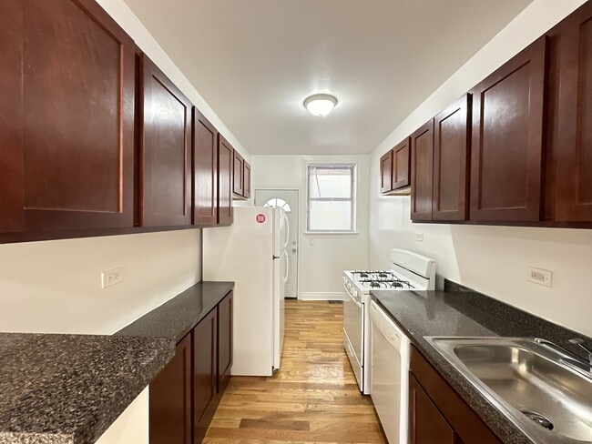 816 W Waveland in Chicago, IL - Building Photo - Building Photo