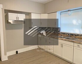 2141 Philadelphia Dr in Dayton, OH - Building Photo - Building Photo