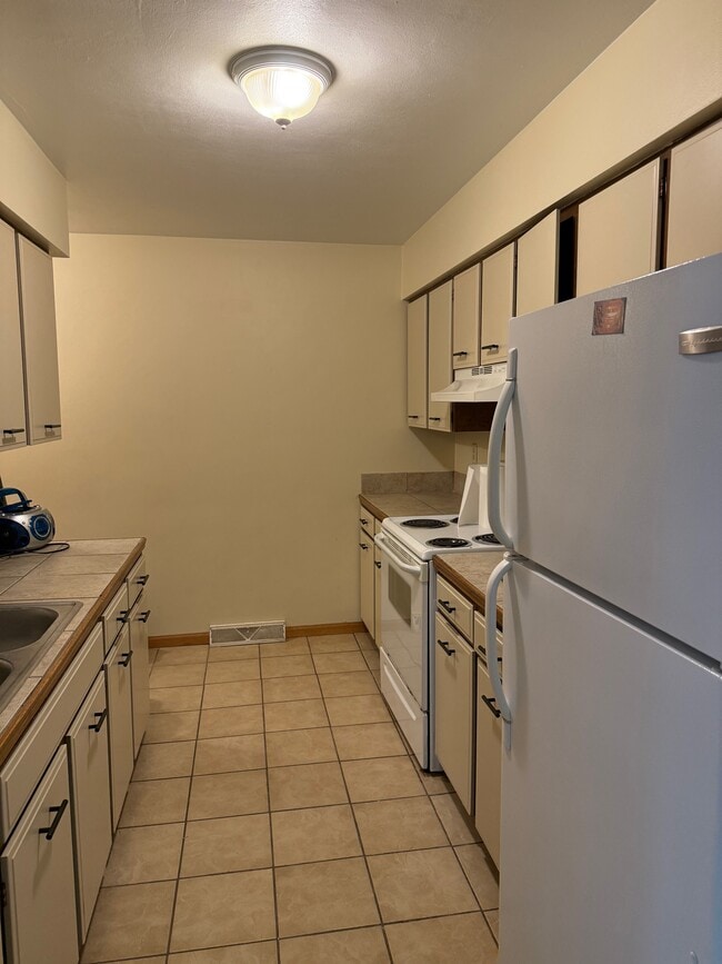 2749 W 8th St in Appleton, WI - Foto de edificio - Building Photo