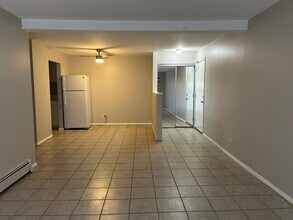 1075 Valley Ln, Unit 309 in Hoffman Estates, IL - Building Photo - Building Photo