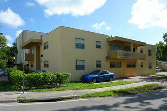 Bicayne Park Villas in North Miami, FL - Foto de edificio - Building Photo