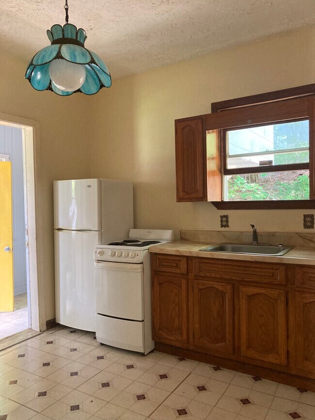 254 Main St Apartments and Nearby Bristol Apartments For Rent Bristol, CT