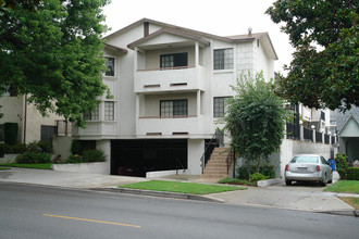 618 E Magnolia Blvd in Burbank, CA - Building Photo - Building Photo