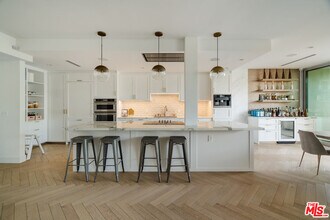 1333 S Beverly Glen Blvd in Los Angeles, CA - Building Photo - Building Photo