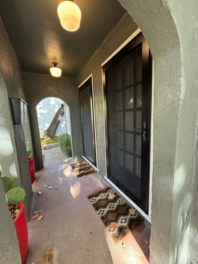 2705 Freeport Blvd-Unit -2707 FREEPORT BLVD in Sacramento, CA - Building Photo - Building Photo