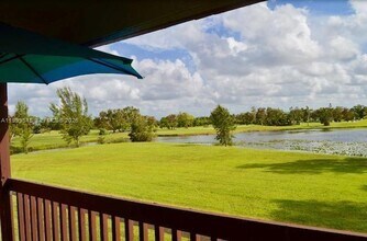 604 Lakeview Dr E in Royal Palm Beach, FL - Building Photo - Building Photo