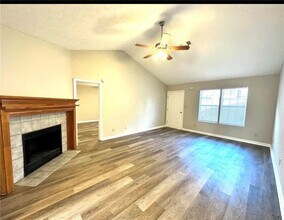 9161 Fairway Ct in Riverdale, GA - Building Photo - Building Photo