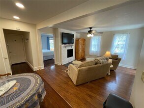 12 Callender Ave in Newport, RI - Building Photo - Building Photo