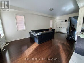 75 Truro Cir in Brampton, ON - Building Photo - Building Photo