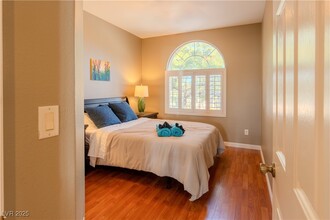 10765 Turquoise Valley Dr in Las Vegas, NV - Building Photo - Building Photo