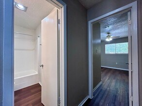 1502 No Mor Cove-Unit -B in Austin, TX - Building Photo - Building Photo