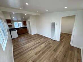 1145-1149 Montauk Ln in Ventura, CA - Building Photo - Building Photo