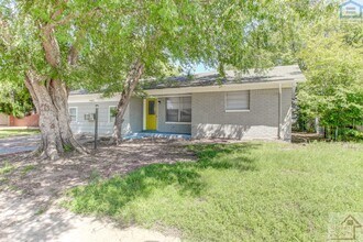 4621 SW H Ave in Lawton, OK - Building Photo - Building Photo