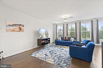 3156 Goldenwave Ct in Fairfax, VA - Building Photo - Building Photo