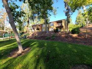 Sycamore Canyons in Riverside, CA - Foto de edificio - Building Photo