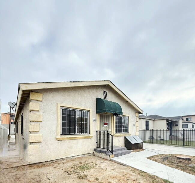 1323 W 58th St in Los Angeles, CA - Building Photo - Building Photo