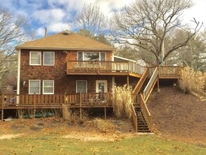 24 Soule Ave, Unit 1 in Duxbury, MA - Foto de edificio - Building Photo