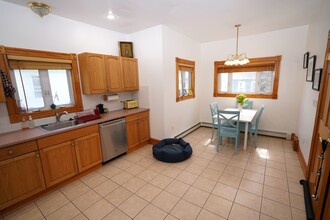 127 Franklin St, Unit 2 in Boston, MA - Building Photo - Building Photo
