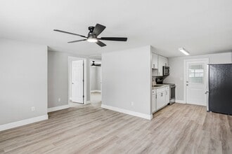 263 148th Ave, Unit 2 in Madeira Beach, FL - Foto de edificio - Building Photo