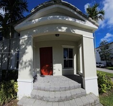 17065 SW 93rd St in Miami, FL - Building Photo - Building Photo