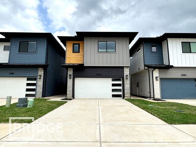 33114 Oak Hts Pl