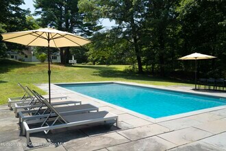 4 Molland Dr in Rhinebeck, NY - Building Photo - Building Photo