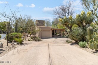 1613 N Quartz Valley Ct in Scottsdale, AZ - Foto de edificio - Building Photo