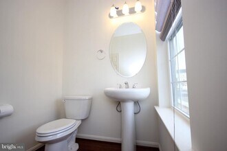 21517 Willow Breeze Sq in Ashburn, VA - Building Photo - Building Photo