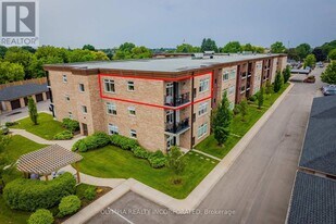 4644 Pettit Ave in Niagara Falls, ON - Building Photo