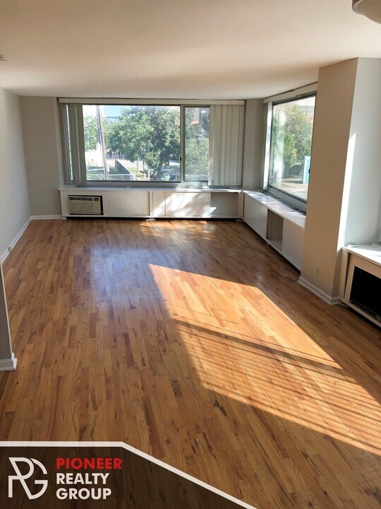 820 W Wilson Ave in Chicago, IL - Building Photo