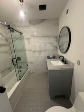 71 Miles St, Unit 1 st FLOOR in Elmwood Park, NJ - Foto de edificio - Building Photo