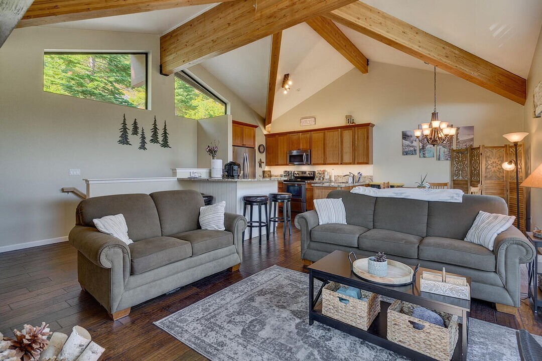 400 Fairview Blvd in Incline Village, NV - Building Photo