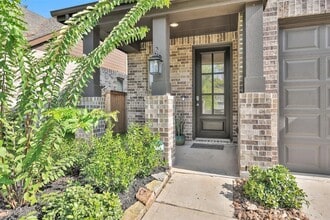 440 Flowering Lotus Ct in Willis, TX - Foto de edificio - Building Photo