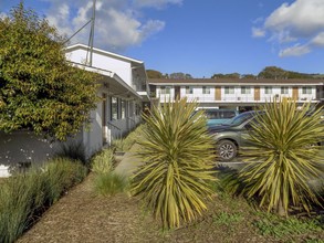 Merrydale Apartments in San Rafael, CA - Building Photo - Building Photo