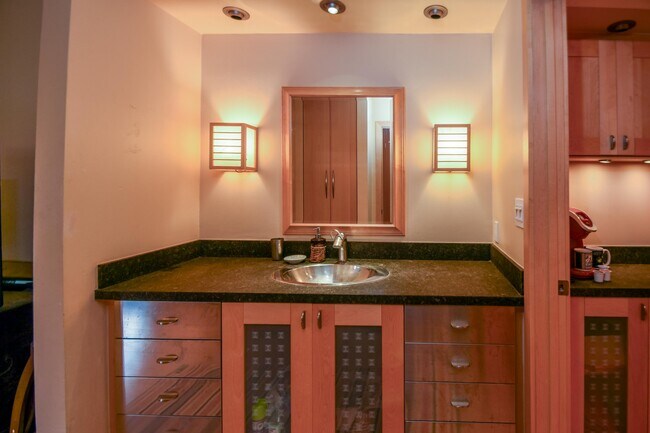 1917 Alga Rd, Unit B in Carlsbad, CA - Foto de edificio - Building Photo