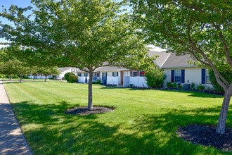 Elmwood Villas Apartments in Marysville, OH - Building Photo - Building Photo