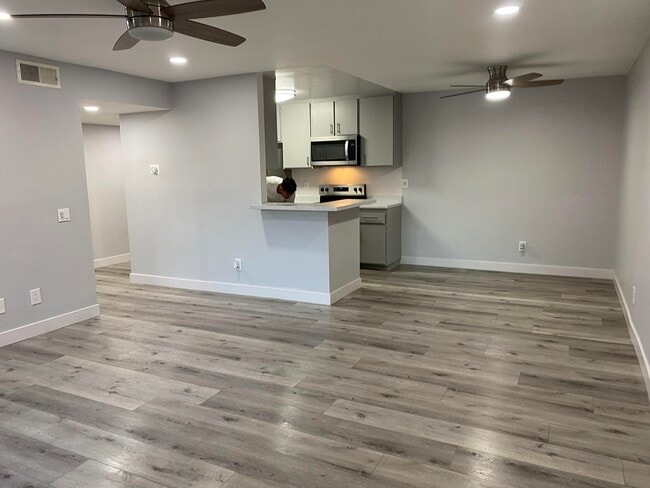 San Jacinto Village Apartments in Palm Springs, CA - Building Photo - Building Photo