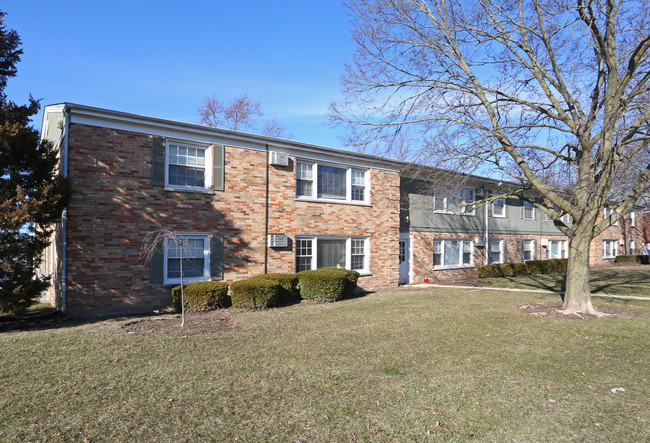 Boulder Hill Apartments in Montgomery, IL - Building Photo - Building Photo