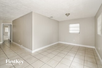 7300 Ramona St in Miramar, FL - Building Photo - Building Photo