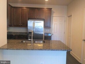 44037 Etna Terrace in Chantilly, VA - Building Photo - Building Photo