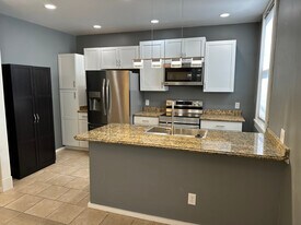 2411 Vine St in Cincinnati, OH - Building Photo