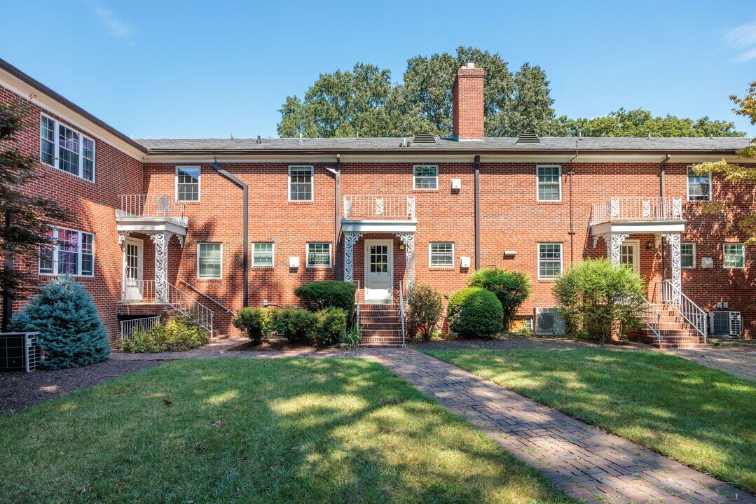 4050 Forest Hill Ave in Richmond, VA - Building Photo